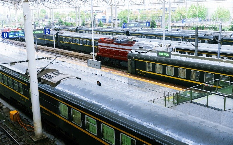 Xi'an-Zhangjiajie Trains 