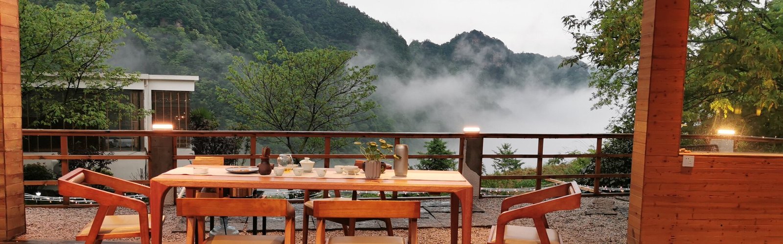 Where to Stay in Zhangjiajie: Wulingyuan or City Center